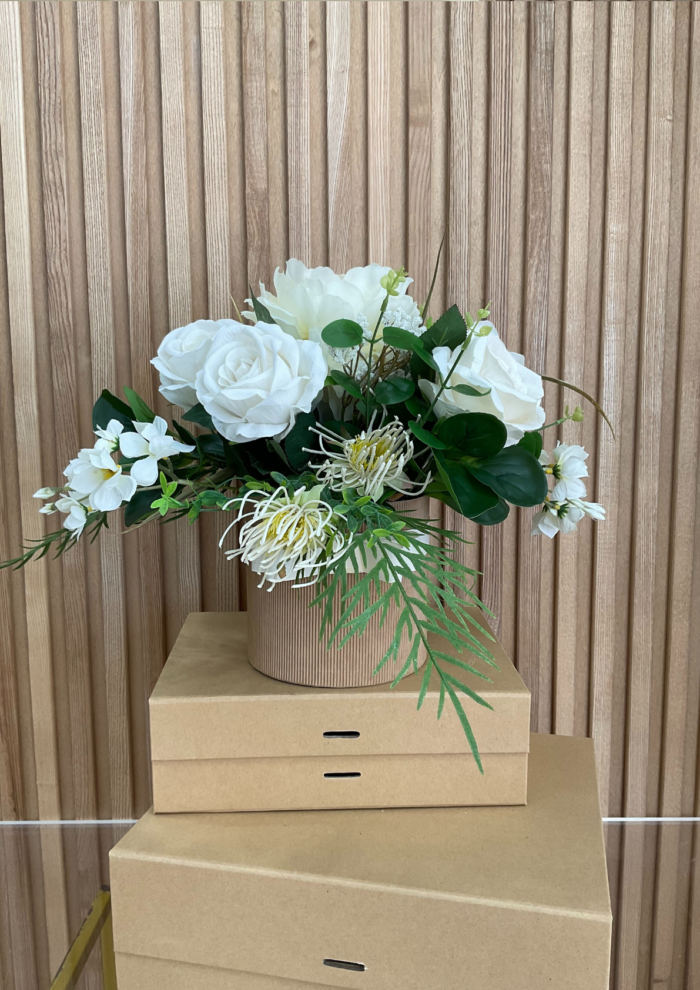 Box elegante di fiori bianchi